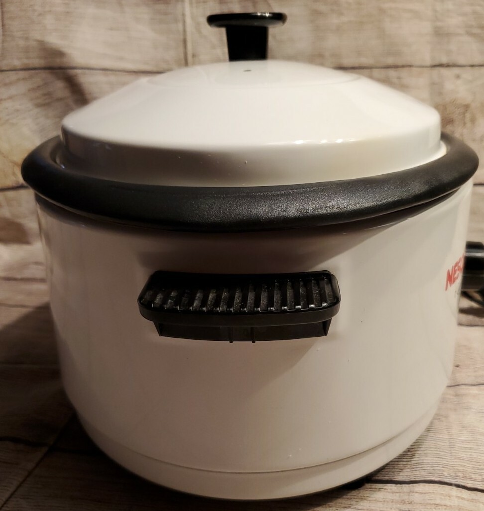 Nesco 4816-14-30 Classic Oven Roaster Oven 6 Quart, Porcelain Cookware, White