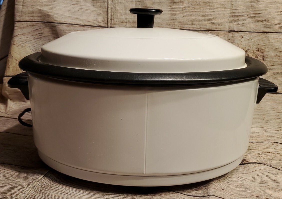 Nesco 4816-14-30 Classic Oven Roaster Oven 6 Quart, Porcelain Cookware, White